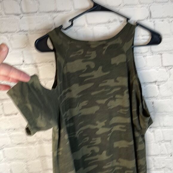 Sanctuary Women’s Camouflage Cold Shoulder Tshirt, Size Small - Picture 4 of 5